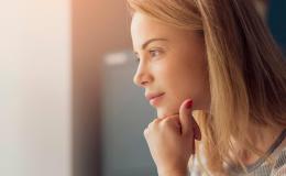 kobieta przed komputerem